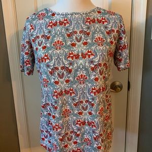 LOFT lightweight shortsleeve top. Medium